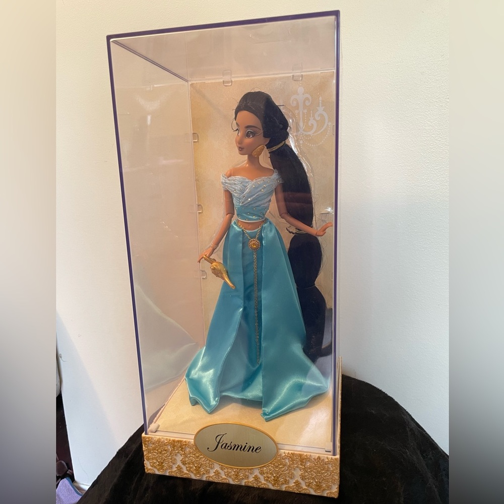 LE 2011 Disney Designer Jasmine